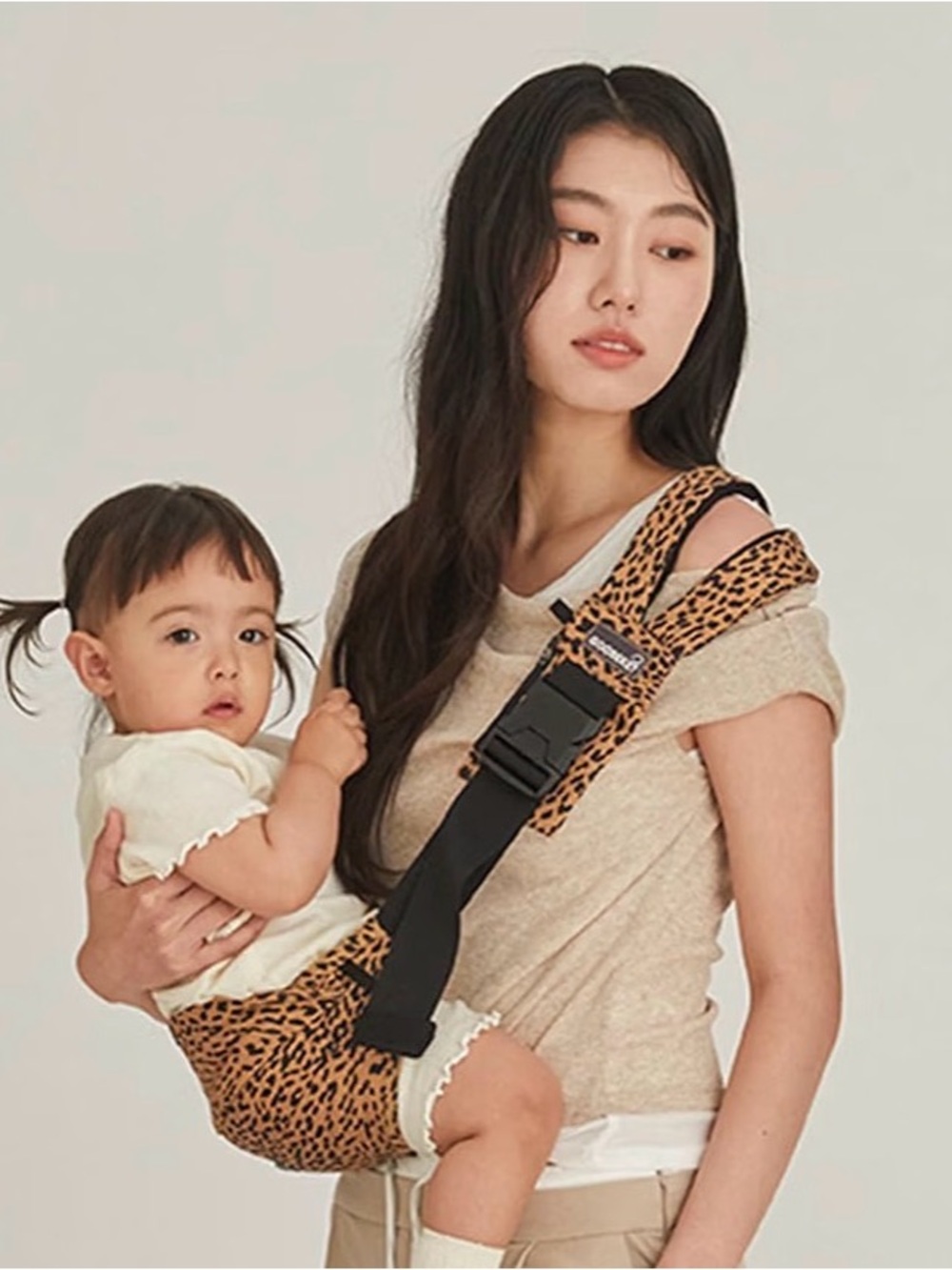 Gooseket 365 Toddler carrier sling Leopard Print- Tan